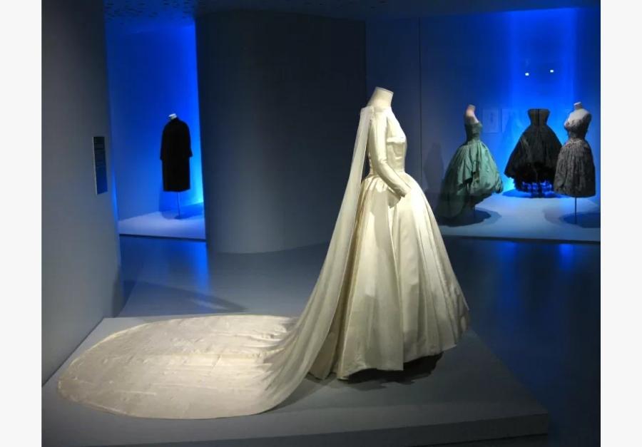 Cristóbal Balenciaga và tuyệt phẩm chiếc váy cưới Minimalism